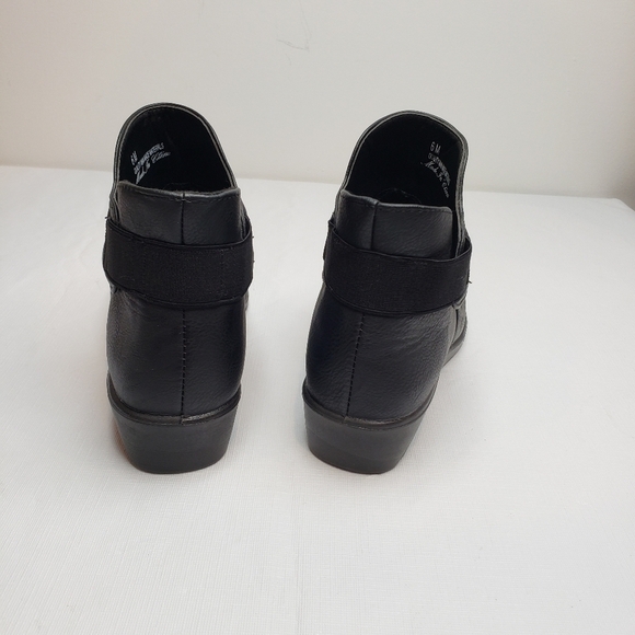 Easy Street Black Bootie Comfort Wave Pull On 6 Medium - Picture 6 of 8